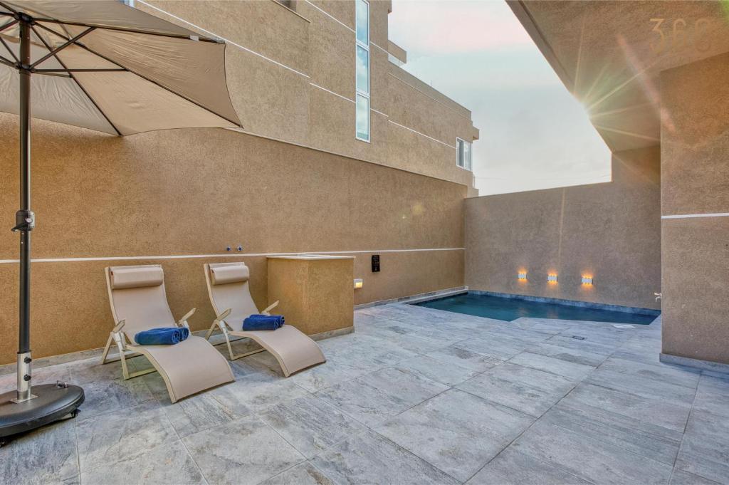 Private pool and sun terrace at The Pender LUX HUB, St Julian's